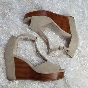 Kenneth Cole size 9 leather suede wedges